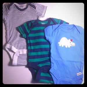 🎈3 Gerber Newborn Onesies: Stripes & Hippos!